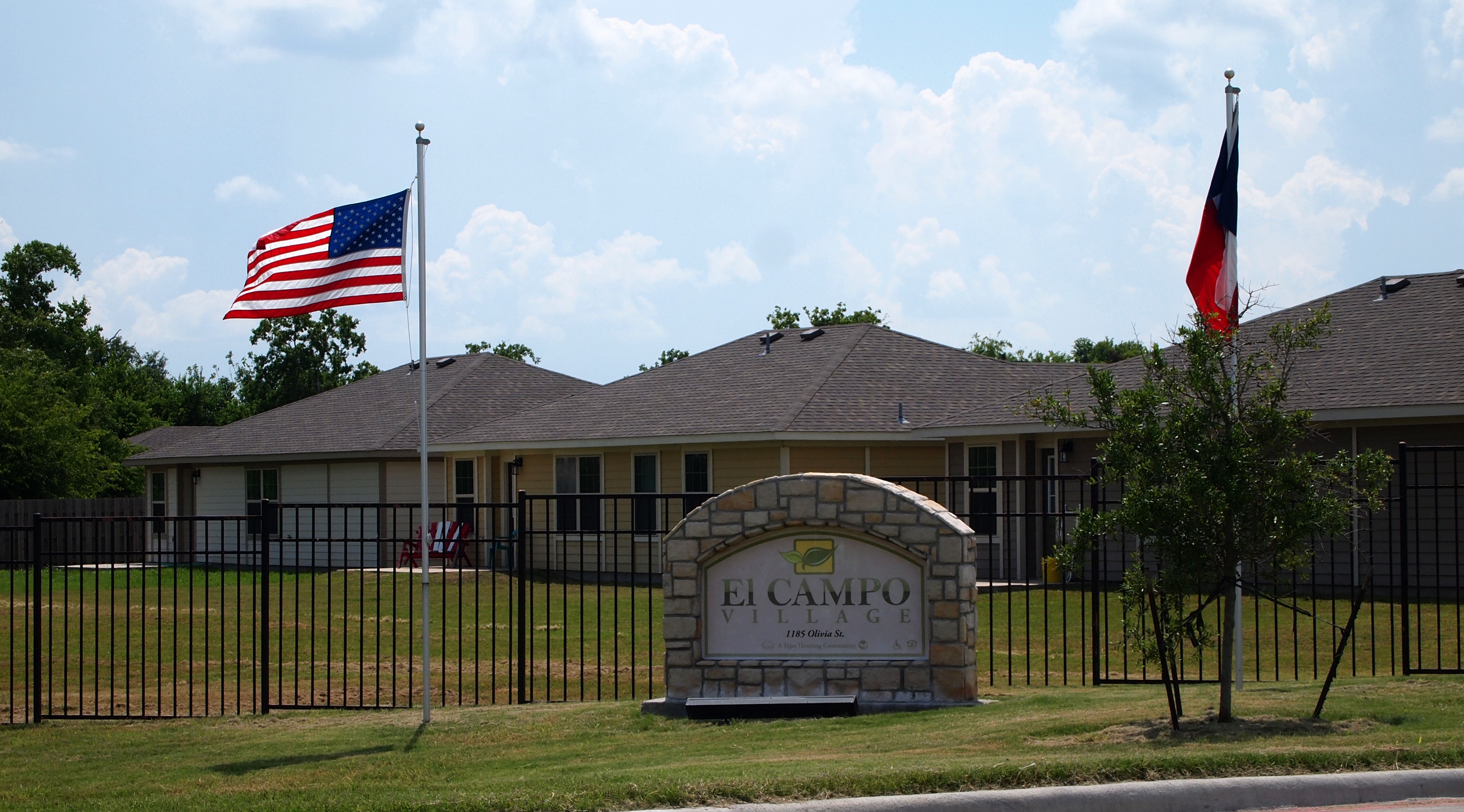 El Campo Village community